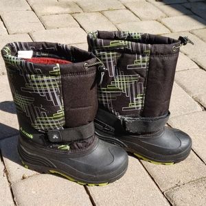 Youth snow boots size 3